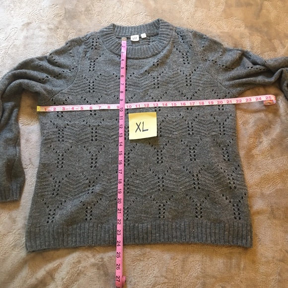 GAP grey knit crochet light sweater Size XL - Picture 5 of 5